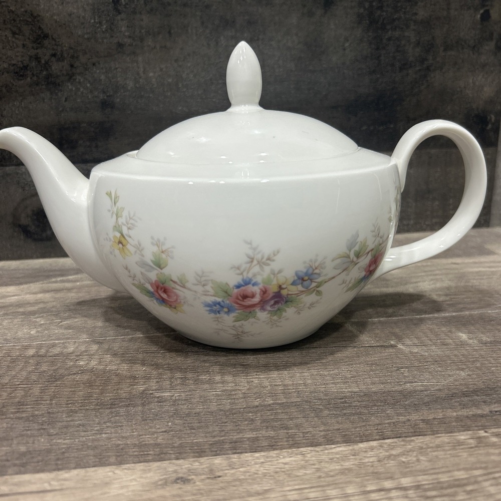 Royal Vale Fine China Teapot w Lid Floral Rose Garland White Porcelain 1996‎